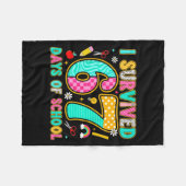 I Survived 67 Days Of School Funny Meme Teacher St Fleecedecke (Vorderseite (Horizontal))