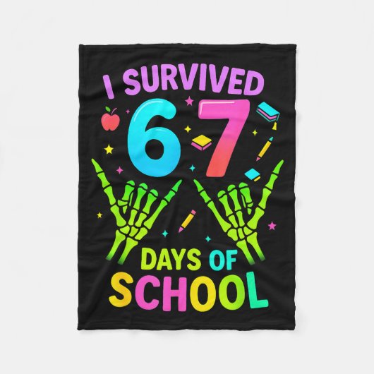 I Survived 67 Days Of School Funny Meme Teacher St Fleecedecke (Vorderseite)