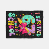 I Survived 67 Days Of School Funny Meme Teacher St Fleecedecke (Vorderseite (Horizontal))