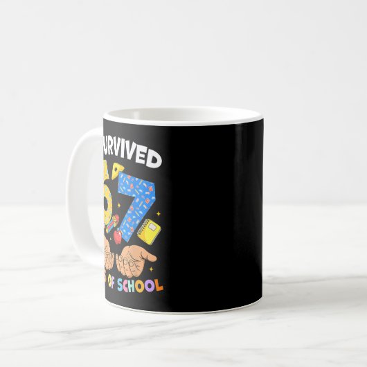 I Survived 67 Days Of School Funny Meme Teacher St Kaffeetasse (Vorderseite Links)