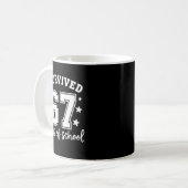 I Survived 67 Days Of School Funny Meme Teacher St Kaffeetasse (Vorderseite Links)