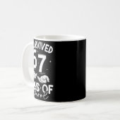 I Survived 67 Days Of School Funny Meme Teacher St Kaffeetasse (Vorderseite Links)