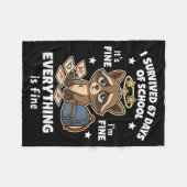 I Survived 67 Days Of School Funny Raccoon Fleecedecke (Vorderseite (Horizontal))