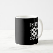 I Survived 67 Days Of School Funny Soccer Kaffeetasse (VorderseiteRechts)