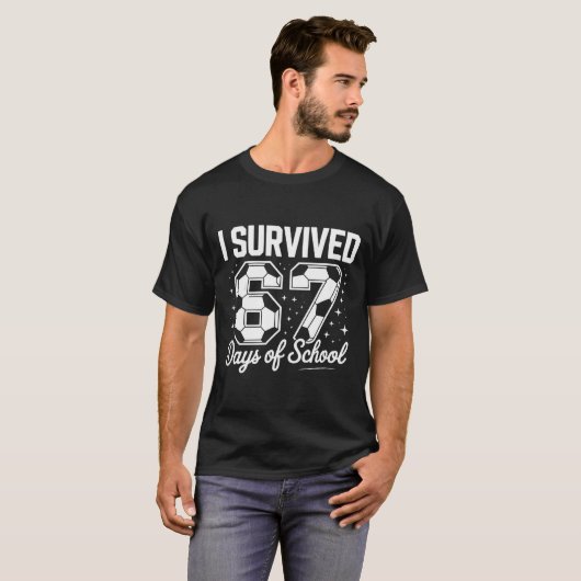 I Survived 67 Days Of School Funny Soccer  T-Shirt (Vorne ganz)