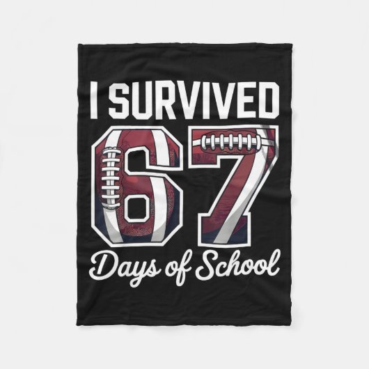 I Survived 67 Days Of School Funny Student Footbal Fleecedecke (Vorderseite)