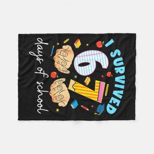 I Survived 67 Days Of School Funny Student Style Fleecedecke (Vorderseite (Horizontal))
