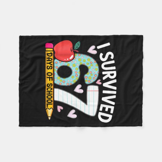 I Survived 67 Days Of School Funny Student Style  Fleecedecke (Vorderseite (Horizontal))