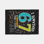 I Survived 67 Days Of School _ Funny Teacher & Fleecedecke (Vorderseite (Horizontal))