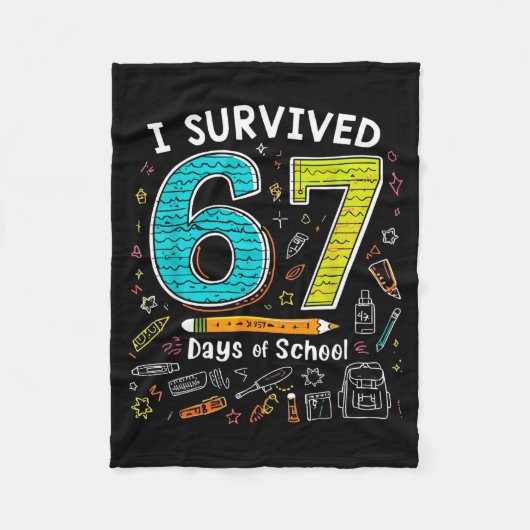 I Survived 67 Days Of School _ Funny Teacher & Fleecedecke (Vorderseite)