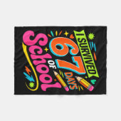 I Survived 67 Days Of School Funny Teacher Student Fleecedecke (Vorderseite (Horizontal))