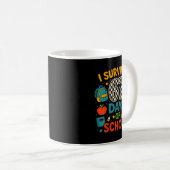 I Survived 67 Days Of School Funny Teacher Student Kaffeetasse (VorderseiteRechts)