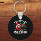 I Survived 67 Days Of School Red Buffalo Plaid Tea Schlüsselanhänger (Vorderseite)