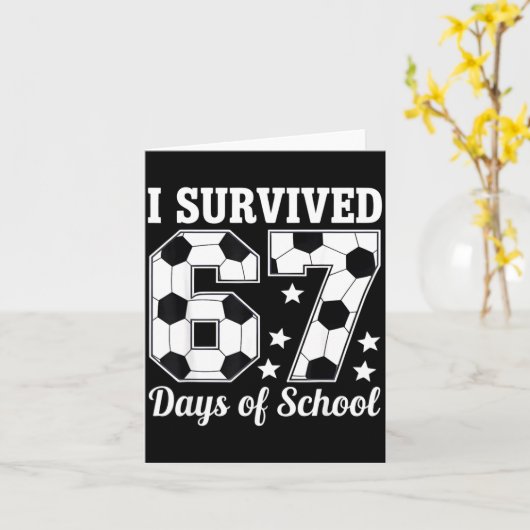 I Survived 67 Days Of School Soccer Style Teacher Karte (Gelbe Blume)