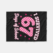 I Survived 67 Days Of School Teacher Kids Six Seve Fleecedecke (Vorderseite (Horizontal))