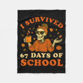 I Survived 67 Days Of School Teacher Skeleton Funn Fleecedecke (Vorderseite)