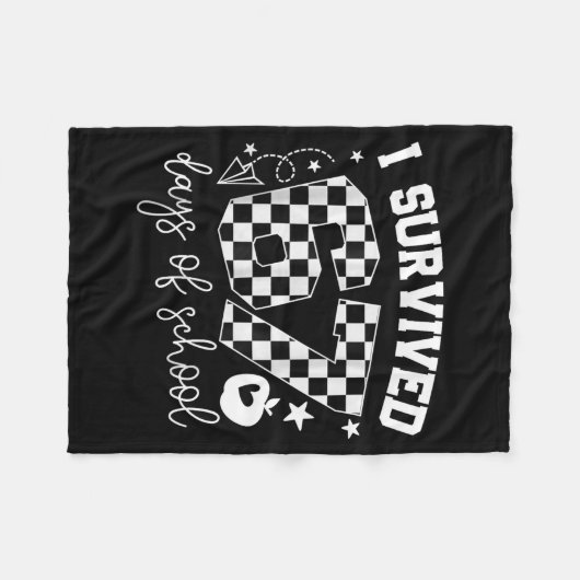 I Survived 67 Days Of School Teachers Students Six Fleecedecke (Vorderseite (Horizontal))