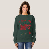 I Survived Another Classroom Christmas Sweatshirt (Vorne ganz)