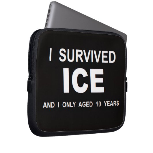 I Survived ICE Laptopschutzhülle (Vorne Rechts)