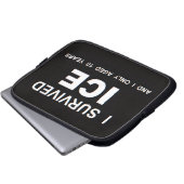 I Survived ICE Laptopschutzhülle (Vorne Knopf)