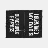 I Survived My Dads Quadruple Byp  Fleecedecke (Vorderseite (Horizontal))