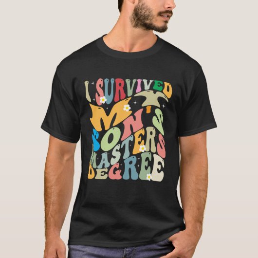I Survived My Son's Masters Degree Groovy Graduati T-Shirt (Vorderseite)