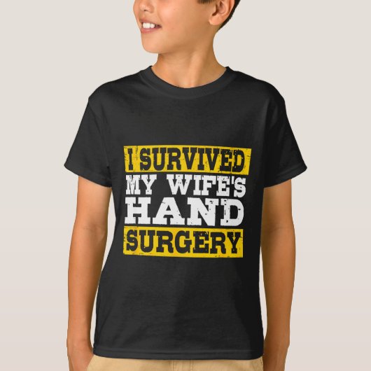 I Survived My Wife's Hand Surgery Funny Recovery  T-Shirt (Vorderseite)