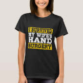 I Survived My Wife's Hand Surgery Funny Recovery  T-Shirt (Vorderseite)