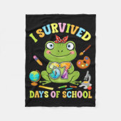 I Survived Six Seven Days Of School Cute Frog Stud Fleecedecke (Vorderseite)