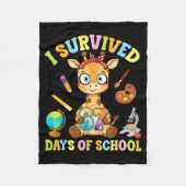 I Survived Six Seven Days Of School Cute Giraffe S Fleecedecke (Vorderseite)