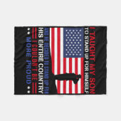 I Taught My Son How To Stand Up Proud Military Mom Fleecedecke (Vorderseite (Horizontal))