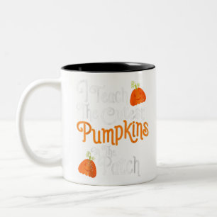 I Teach The Cutest Pumpkins In The Patch Halloween Zweifarbige Tasse