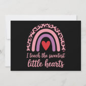 I Teach The Sweetest Hearts Rainbow Teacher Einladung (Vorderseite)