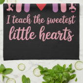 I Teach The Sweetest Hearts Rainbow Teacher Geschirrtuch (Gefaltet)