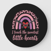 I Teach The Sweetest Hearts Rainbow Teacher Große Wanduhr (Vorderseite)