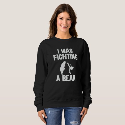 I Was Fighting A Bear After Surgery Recovery Leg B Sweatshirt (Vorne ganz)