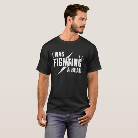 I Was Fighting A Bear - Funny Injury Recovery_1 T-Shirt (Vorne ganz)