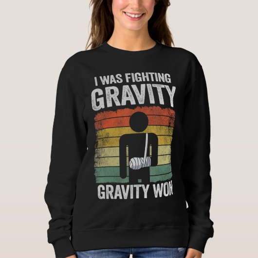 I Was Fighting Gravity Gravity Won Broken Hand Bro Sweatshirt (Vorderseite)