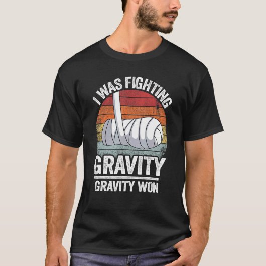 I Was Fighting Gravity Gravity Won Broken Hand Bro T-Shirt (Vorderseite)