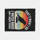 I Watch Birds I Know Things Funny Birdwatcher Bird Fleecedecke (Vorderseite (Horizontal))
