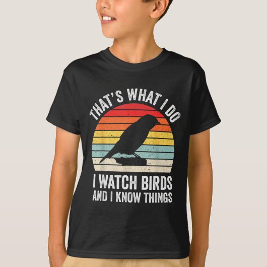 I Watch Birds I Know Things Funny Birdwatcher Bird T-Shirt (Vorderseite)