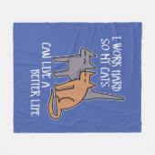 I work hard so my cats can live a better life fleecedecke (Vorderseite (Horizontal))