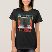 I Work On Computers Distracting Cat on Laptop  Ret T-Shirt (Vorderseite)