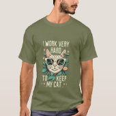 I work very hard to keep my cat T-Shirt (Vorderseite)
