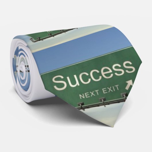 IAM-ERFOLGREICHE KRAWATTE (Gerollt)