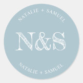 Ice Blue Minimalistisch & elegant Bold Initials We Runder Aufkleber (Vorderseite)