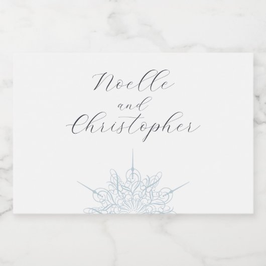 Ice Blue Snowflake Elegante Winter Mini Hochzeit Schaumweinetikett (Einzelnes Label)