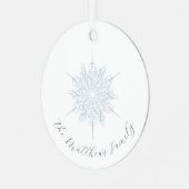 Ice Blue Snowflake Familienname Weihnachten Ornament Aus Metall (Vorderseite links)
