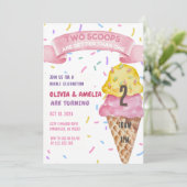 Ice Cream Twin Girls Two Scoops Geburtstag Einladung (Stehend Vorderseite)