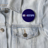 ICE Equals Gestapo Anti Trump Button (Beispiel)